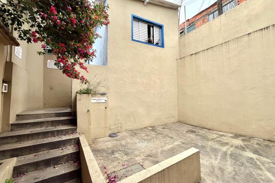 Fachada de casa para alugar com 1 quarto, 45m² em Americanópolis, São Paulo
