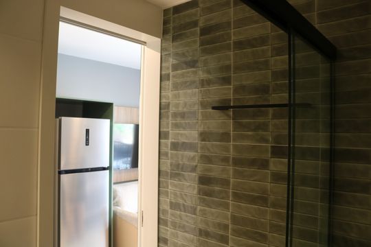 Banheiro de kitnet/studio para alugar com 1 quarto, 28m² em Barra Funda, São Paulo