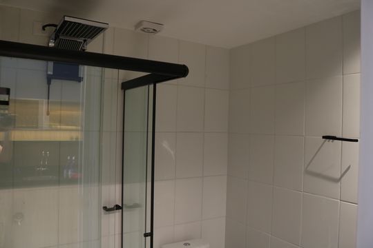 Banheiro de kitnet/studio para alugar com 1 quarto, 28m² em Barra Funda, São Paulo