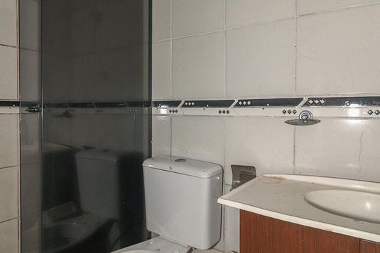 Banheiro de apartamento para alugar com 1 quarto, 65m² em Jardim Dona Leopoldina, Porto Alegre