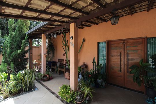 Fachada de casa à venda com 3 quartos, 375m² em Santa Amelia, Belo Horizonte