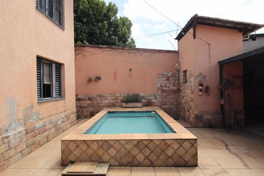 Piscina de casa à venda com 3 quartos, 375m² em Santa Amelia, Belo Horizonte