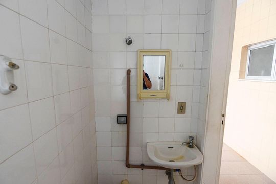 Banheiro de Serviço de apartamento para alugar com 4 quartos, 140m² em Grajaú, Rio de Janeiro