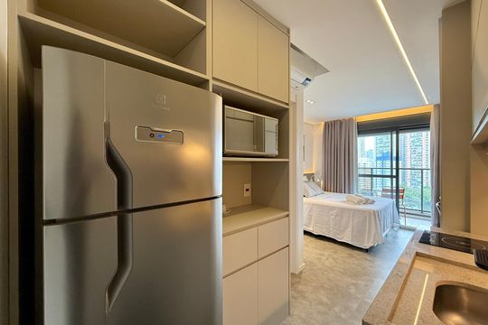 Cozinha de kitnet/studio para alugar com 1 quarto, 25m² em Jardim das Acacias, São Paulo