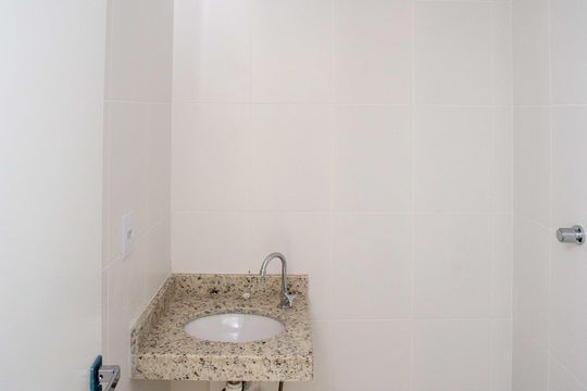 Banheiro de apartamento à venda com 2 quartos, 40m² em Centro, Diadema