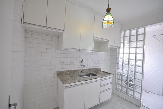 Cozinha de apartamento para alugar com 2 quartos, 67m² em Vila Constança, São Paulo