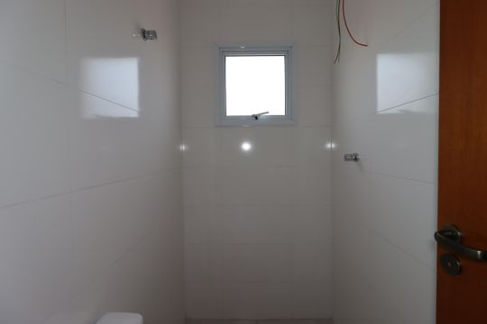 Banheiro de apartamento à venda com 2 quartos, 42m² em Parque Oratório, Santo André