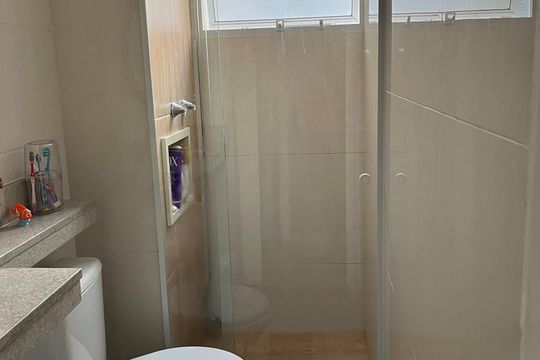 Banheiro de apartamento para alugar com 2 quartos, 45m² em Recreio dos Bandeirantes, Rio de Janeiro
