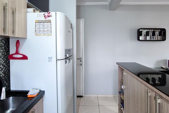 Cozinha de apartamento à venda com 2 quartos, 48m² em Bairro dos Casa, São Bernardo do Campo