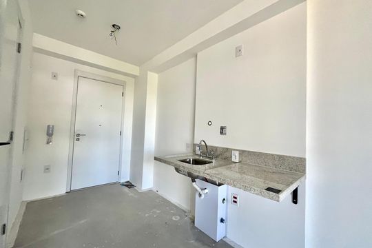 Cozinha de kitnet/studio à venda com 1 quarto, 24m² em Vila Santa Catarina, São Paulo