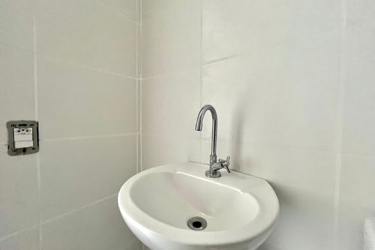 Banheiro de kitnet/studio à venda com 1 quarto, 24m² em Vila Santa Catarina, São Paulo
