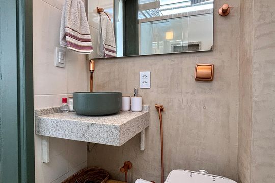Banheiro de apartamento à venda com 1 quarto, 18m² em Copacabana, Rio de Janeiro
