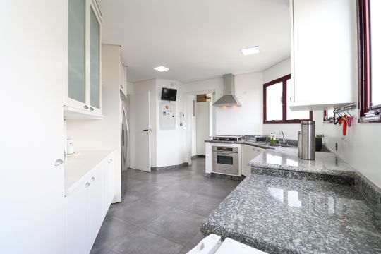 Cozinha de apartamento à venda com 3 quartos, 328m² em Alto da Lapa, São Paulo
