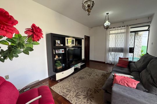 Sala de casa à venda com 3 quartos, 209m² em Santo Andre, Belo Horizonte