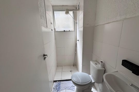 Banheiro de apartamento para alugar com 2 quartos, 48m² em Santos Dumont, São Leopoldo