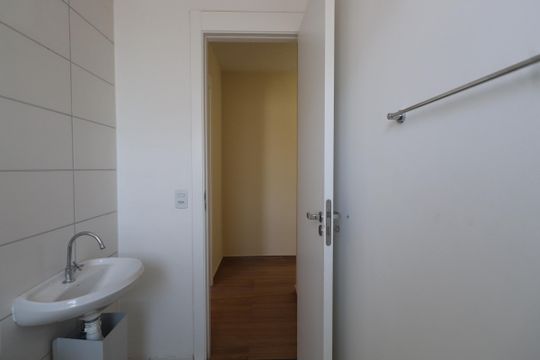 Banheiro de apartamento à venda com 2 quartos, 46m² em Penha de França, São Paulo