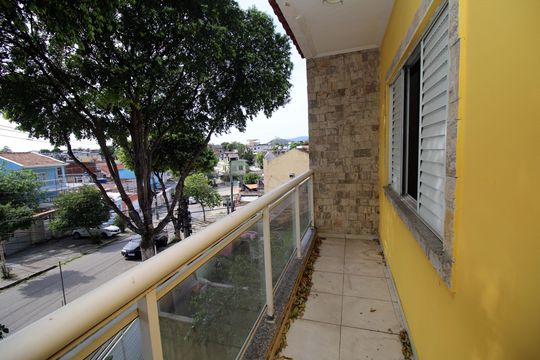 Varanda 2º piso de casa à venda com 5 quartos, 150m² em Brás de Pina, Rio de Janeiro