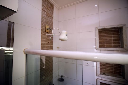 Banheiro Social de casa à venda com 5 quartos, 150m² em Brás de Pina, Rio de Janeiro