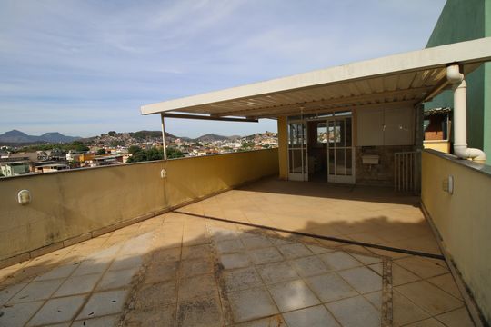 Terraço de casa à venda com 5 quartos, 150m² em Brás de Pina, Rio de Janeiro