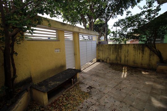 Quintal frente - Garagem de casa à venda com 5 quartos, 150m² em Brás de Pina, Rio de Janeiro