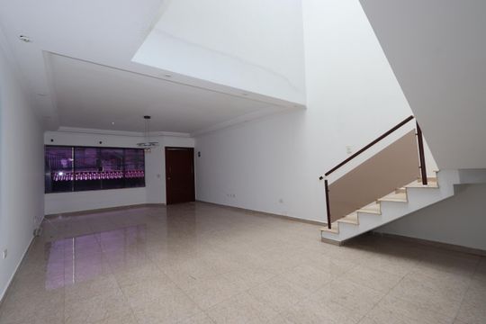 Casa para alugar com 4 quartos, 320m² em São Lucas, São Paulo