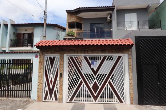 Fachada de casa para alugar com 4 quartos, 320m² em São Lucas, São Paulo