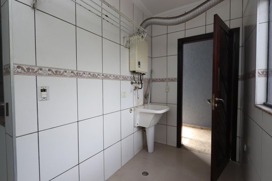 Lavanderia de casa para alugar com 4 quartos, 320m² em São Lucas, São Paulo
