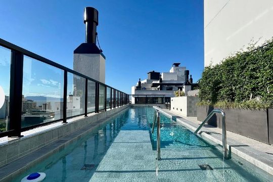 Área comum - Piscina de apartamento para alugar com 1 quarto, 63m² em Centro, Florianópolis