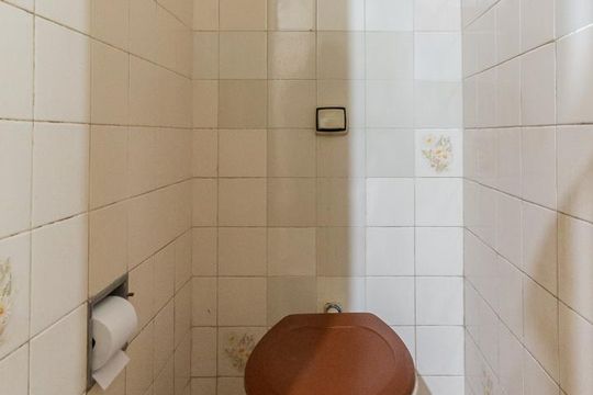 Banheiro de serviço de apartamento para alugar com 3 quartos, 172m² em Tijuca, Rio de Janeiro