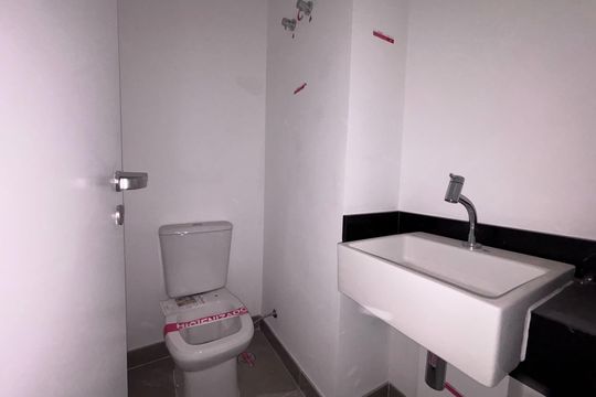 Banheiro Social de apartamento à venda com 1 quarto, 154m² em Vila Olímpia, São Paulo