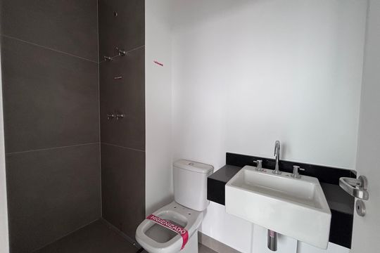 Banheiro de kitnet/studio à venda com 1 quarto, 44m² em Vila Olímpia, São Paulo