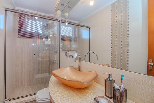 Banheiro Social de apartamento para alugar com 2 quartos, 176m² em Jardim Lindóia, Porto Alegre