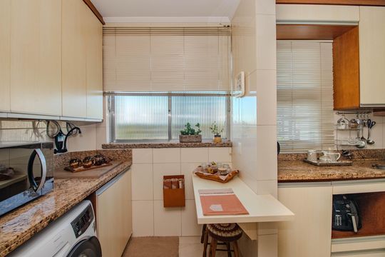 Cozinha de apartamento para alugar com 2 quartos, 176m² em Jardim Lindóia, Porto Alegre