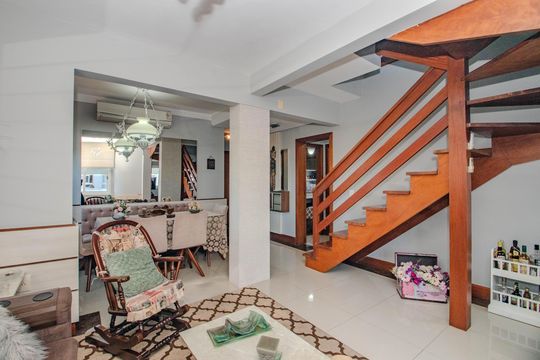 Apartamento para alugar com 2 quartos, 176m² em Jardim Lindóia, Porto Alegre