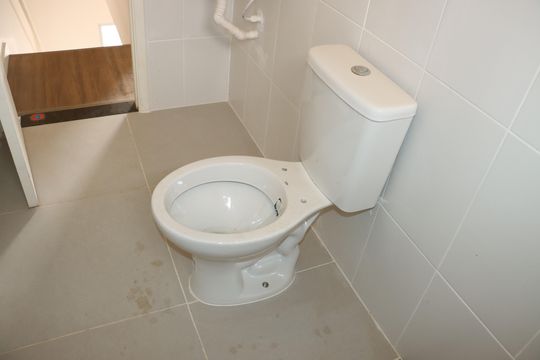 Banheiro 2 de casa de condomínio para alugar com 2 quartos, 80m² em Chácara Ondas Verdes, Cotia