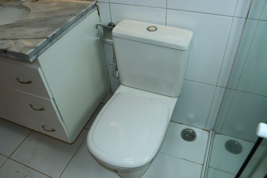 Banheiro da Suíte 3 de casa de condomínio para alugar com 7 quartos, 570m² em Jardim Passargada I, Cotia