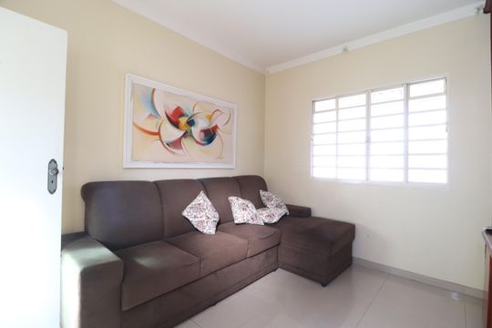 Sala de TV de casa para alugar com 3 quartos, 280m² em Presidente Roosevelt, Uberlândia