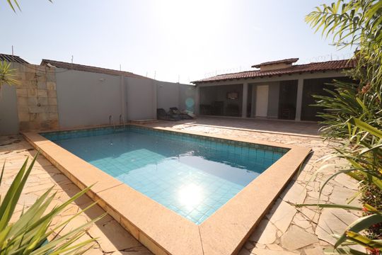 Piscina de casa para alugar com 3 quartos, 280m² em Presidente Roosevelt, Uberlândia