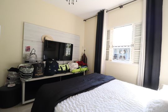 Suíte 2 de casa para alugar com 3 quartos, 280m² em Presidente Roosevelt, Uberlândia