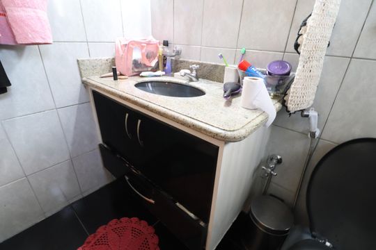 Banheiro da Suíte 1 de casa para alugar com 3 quartos, 280m² em Presidente Roosevelt, Uberlândia