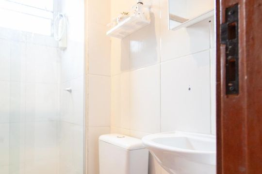 Banheiro de apartamento à venda com 2 quartos, 55m² em Frei Leopoldo, Belo Horizonte