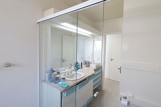Banheiro 3 de apartamento à venda com 4 quartos, 196m² em Moinhos de Vento, Porto Alegre