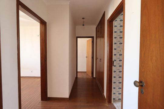 Corredor de apartamento para alugar com 4 quartos, 134m² em Centro, Ribeirão Preto