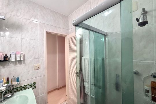 Banheiro social de apartamento à venda com 1 quarto, 40m² em Copacabana, Rio de Janeiro