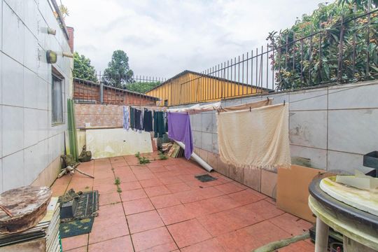 Quintal de casa à venda com 2 quartos, 412m² em Vila Nova, Porto Alegre