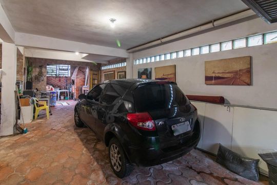 Garagem de casa à venda com 2 quartos, 412m² em Vila Nova, Porto Alegre