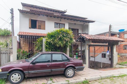 Fachada de casa à venda com 2 quartos, 412m² em Vila Nova, Porto Alegre