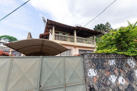 Casa à venda com 7 quartos, 300m² em Fátima, Niterói