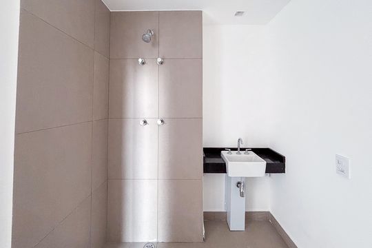 Banheiro de kitnet/studio à venda com 1 quarto, 33m² em Vila Mariana, São Paulo
