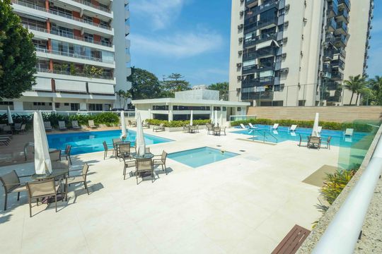Área comum - Piscina de apartamento à venda com 4 quartos, 136m² em Barra da Tijuca, Rio de Janeiro